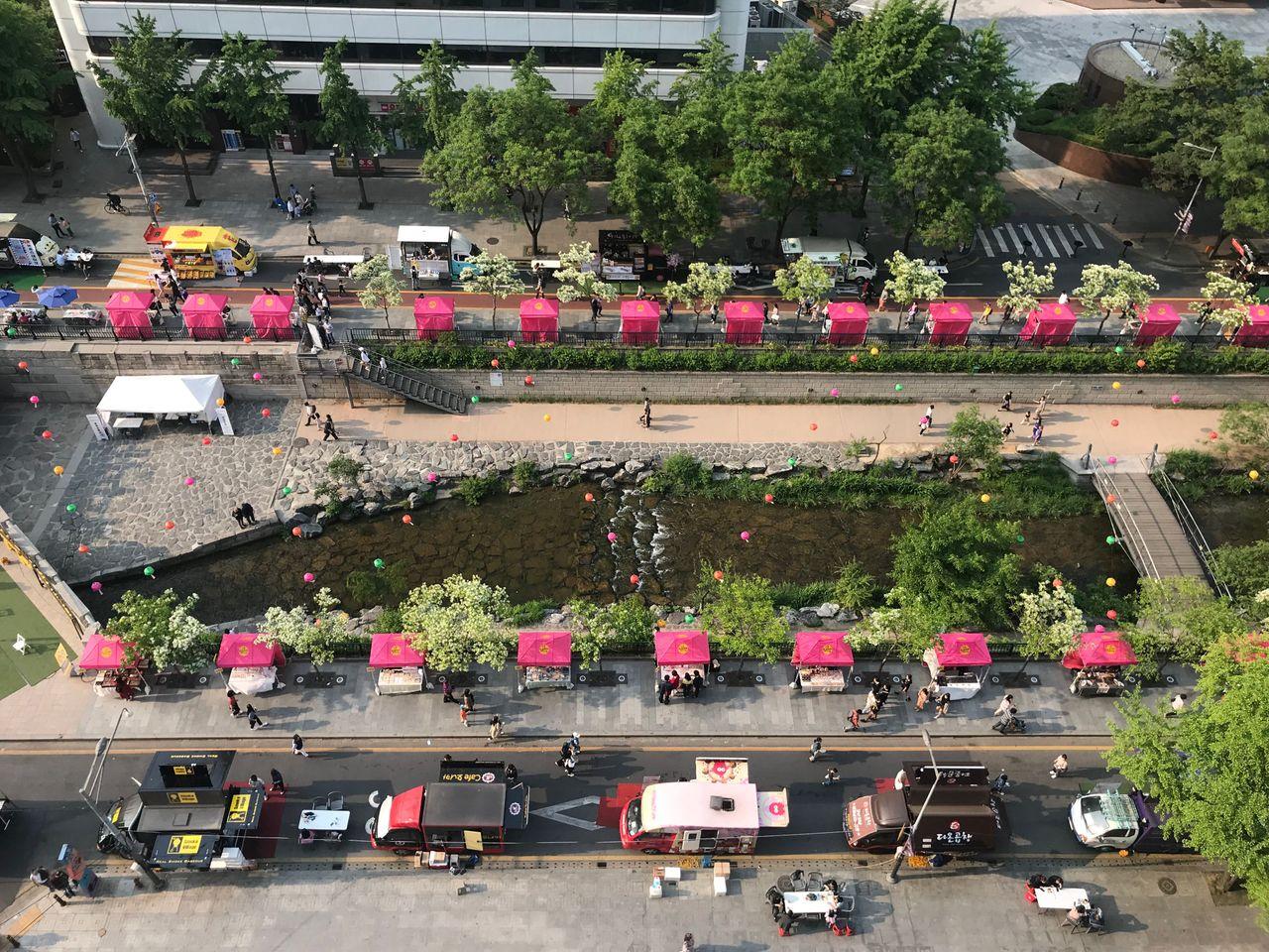 【คยองชองกเยชอน เกาหลี】ตะลุยตลาดนัดกลางคืนที่คลองชองกเยชอน 2025! เดินเลียบคลองชองกเยชอนสวย ๆ และตะลุยตลาดนัดกลางคืนกัน!